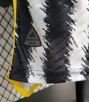 CAMISA VERSÃO PLAYER DA JUVENTUS 23/24 - BRANCA PRETA E AMARELA