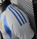 CAMISA VERSÃO PLAYER DA SELEÇÃO DA ARGENTINA 24/25 - AZUL E BRANCA